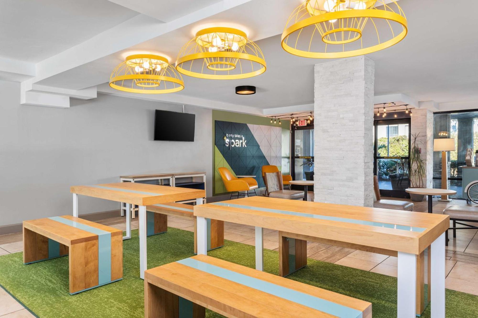 Spark By Hilton הילטון הד איילנד מראה חיצוני תמונה