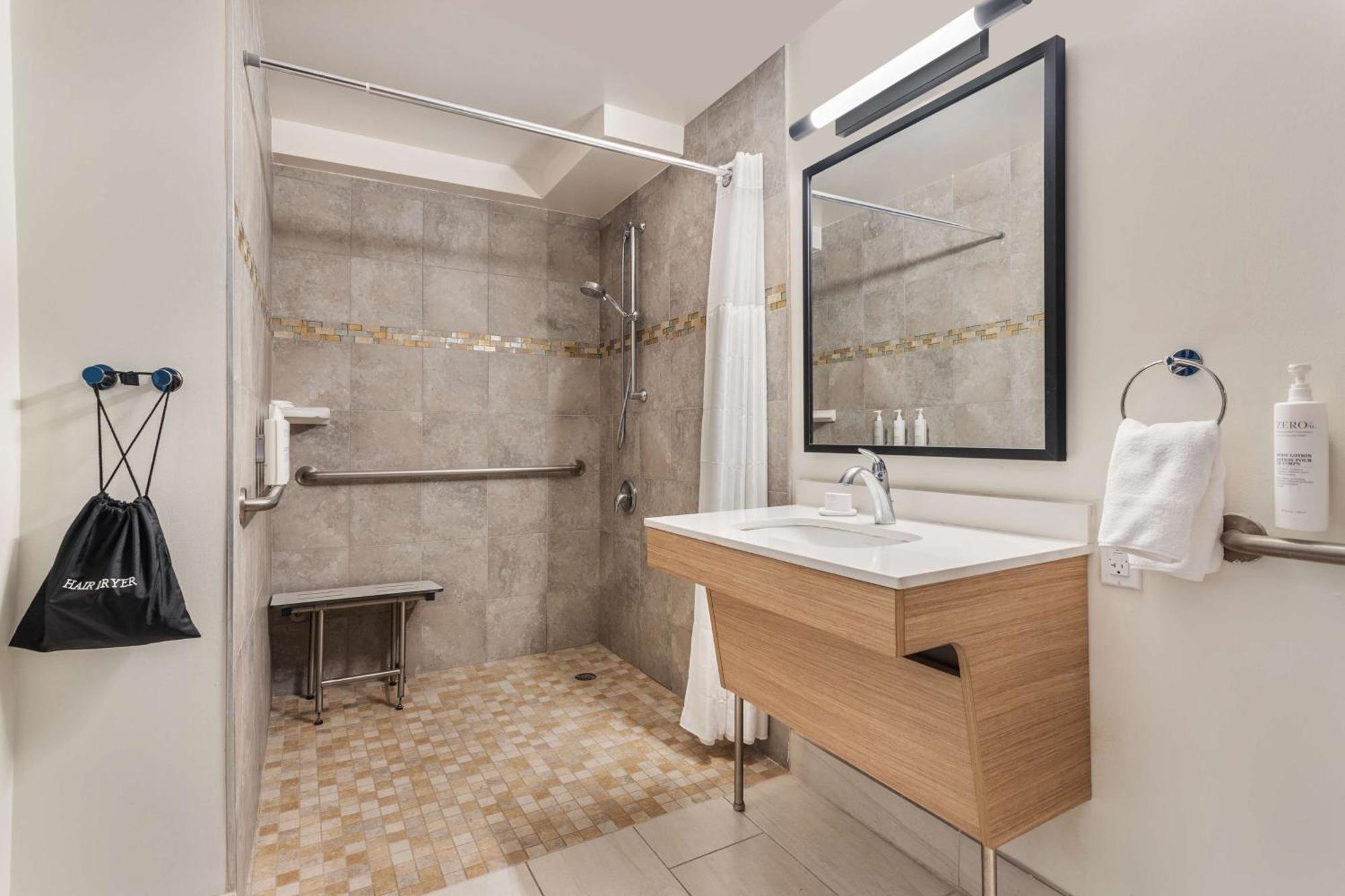 Spark By Hilton הילטון הד איילנד מראה חיצוני תמונה