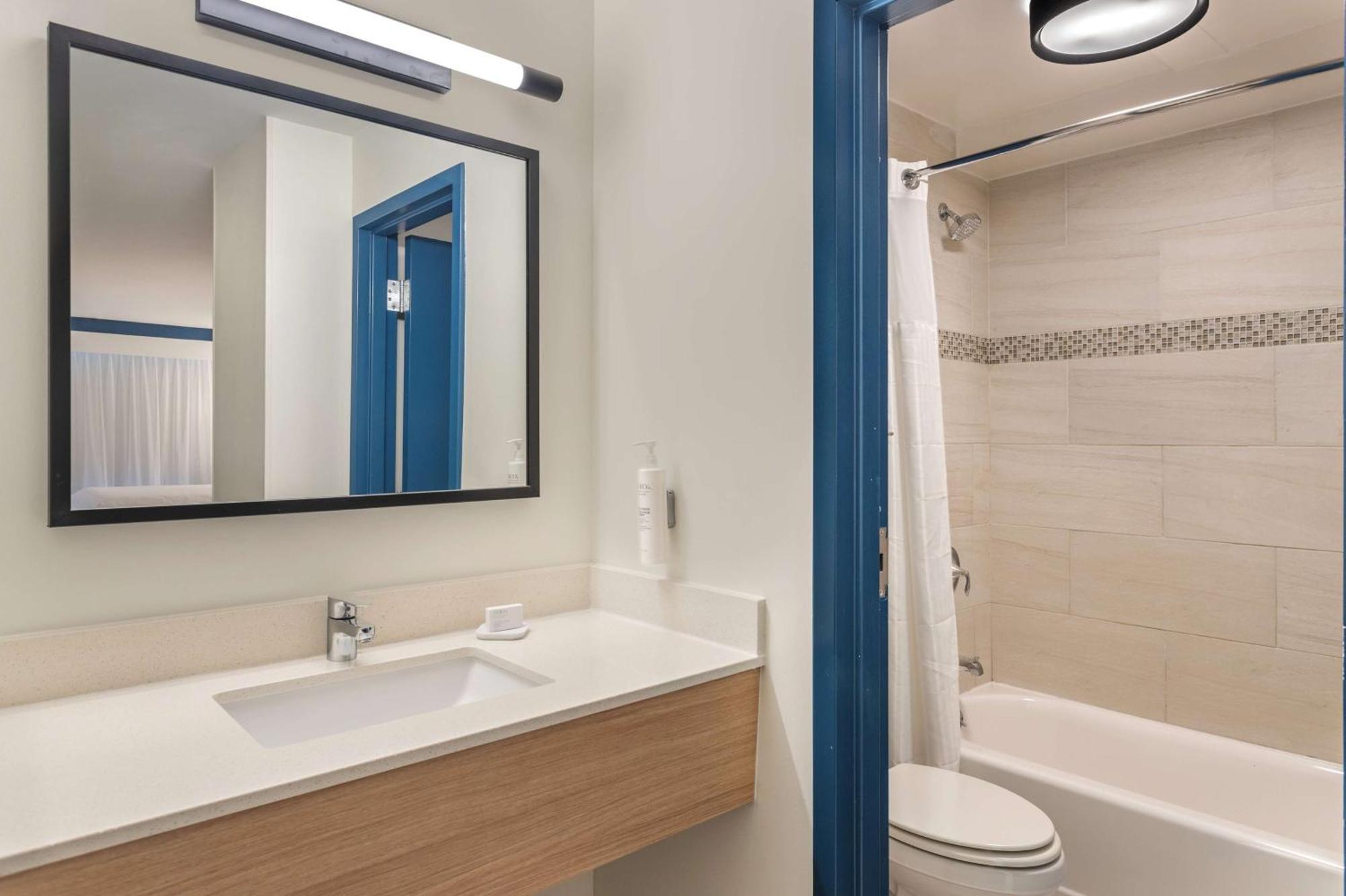 Spark By Hilton הילטון הד איילנד מראה חיצוני תמונה