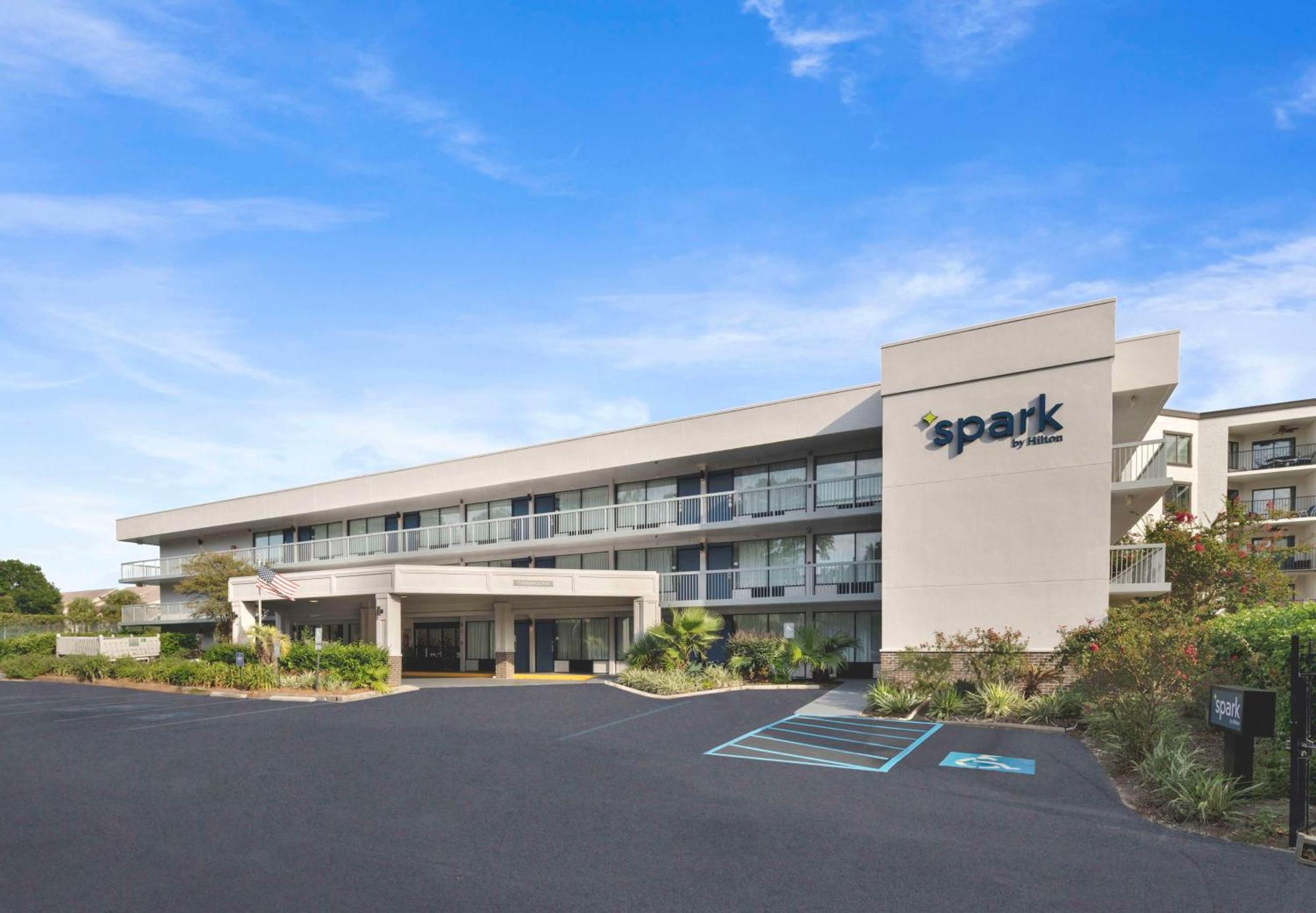 Spark By Hilton הילטון הד איילנד מראה חיצוני תמונה