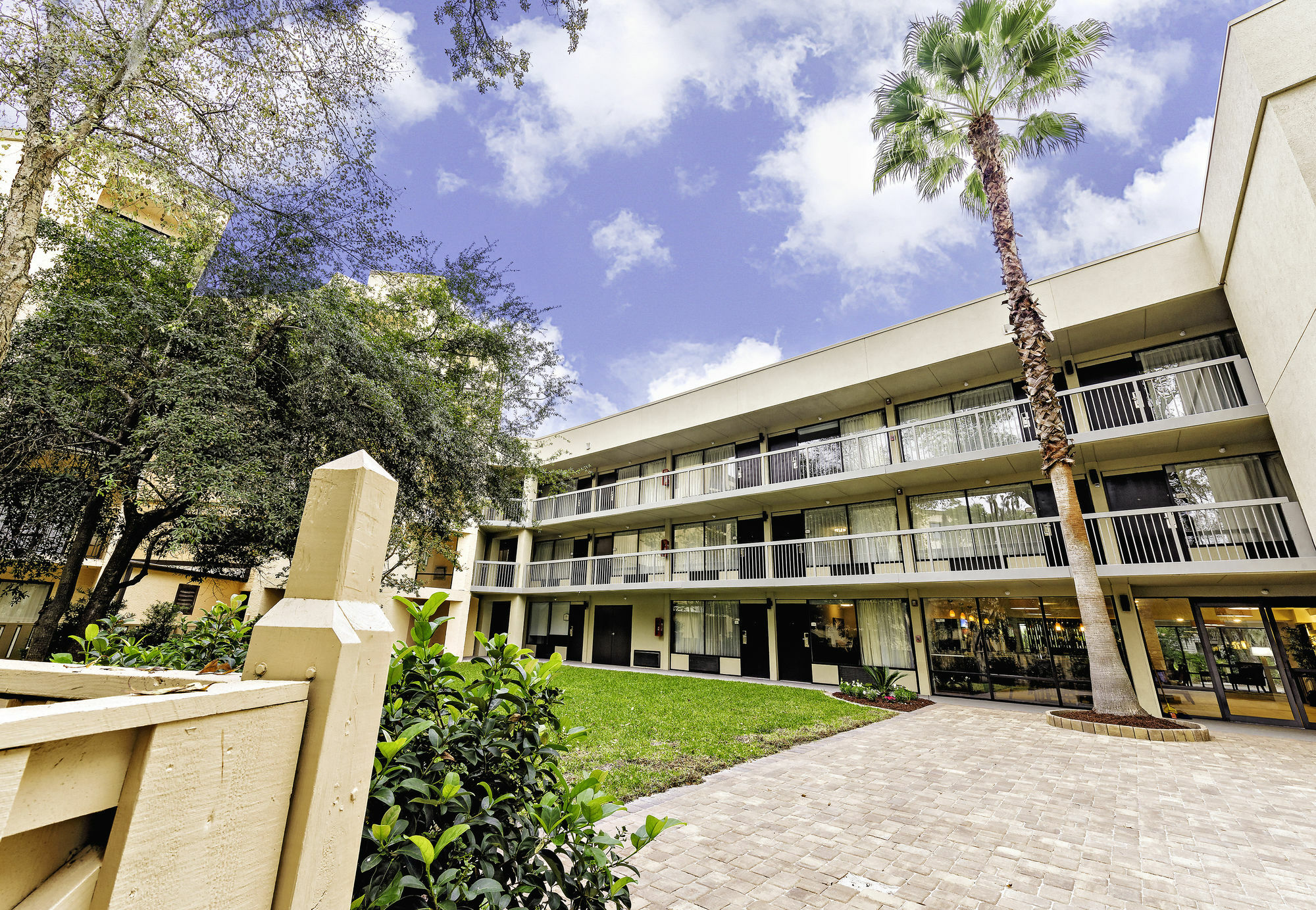 Spark By Hilton הילטון הד איילנד מראה חיצוני תמונה